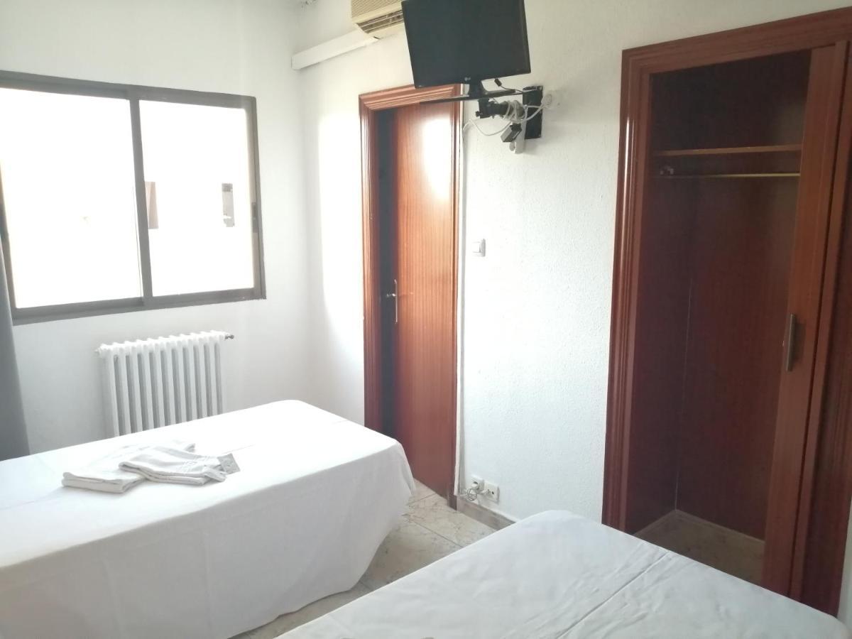 Hostal Jaime I Huesca Esterno foto