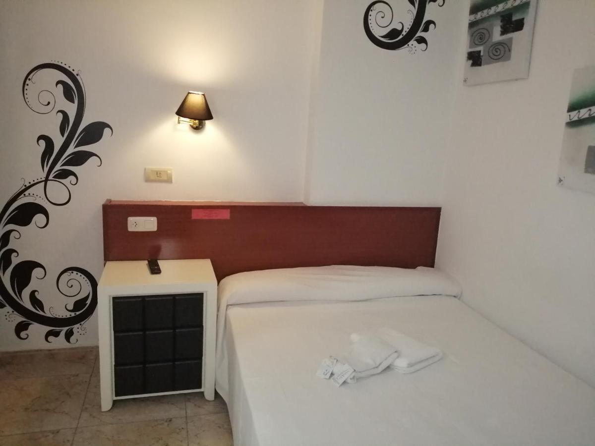 Hostal Jaime I Huesca Esterno foto