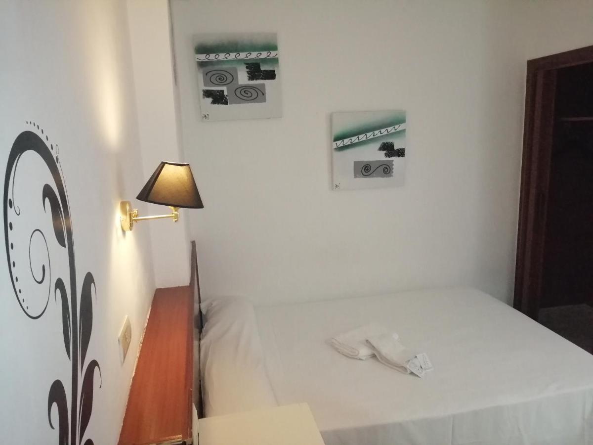Hostal Jaime I Huesca Esterno foto