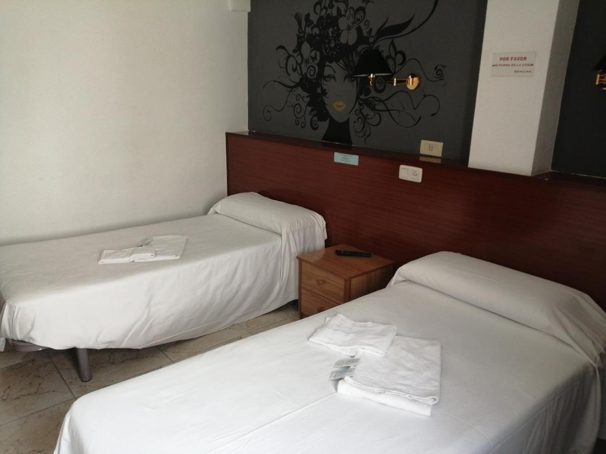Hostal Jaime I Huesca Esterno foto