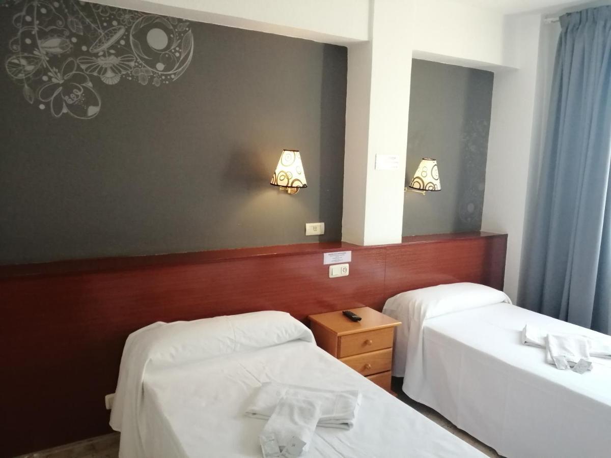Hostal Jaime I Huesca Esterno foto