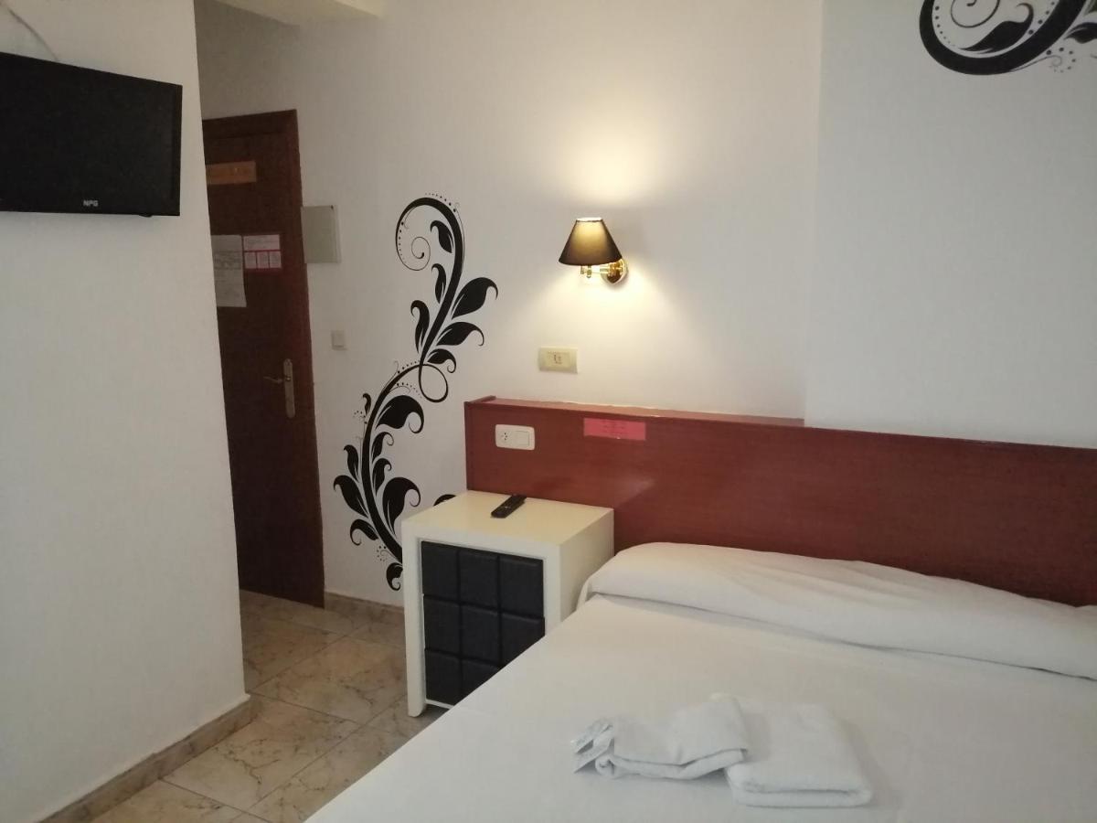 Hostal Jaime I Huesca Esterno foto