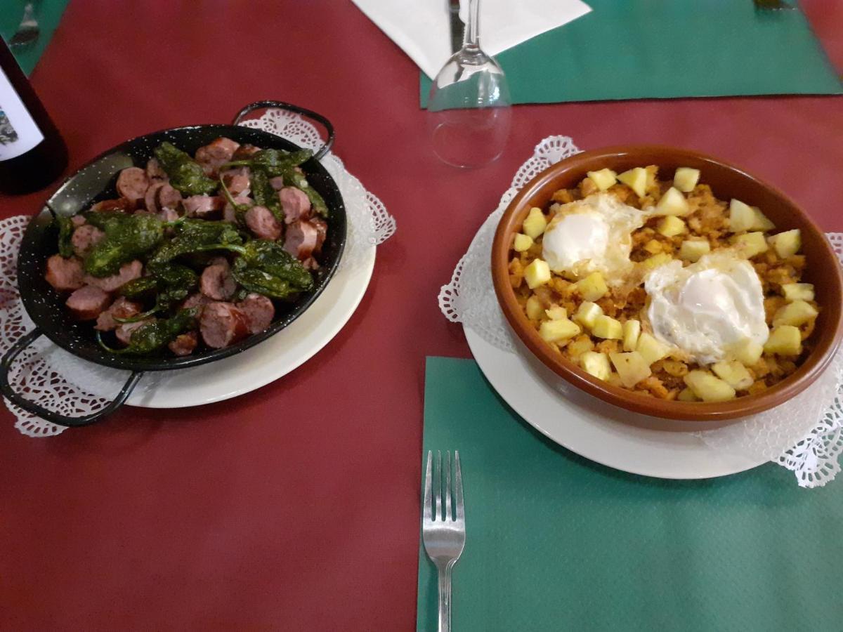 Hostal Jaime I Huesca Esterno foto